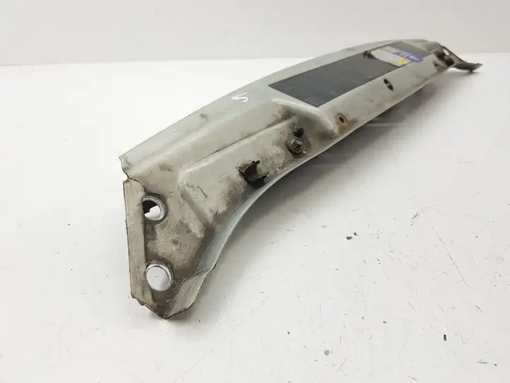 Renault Scenic I (1996 - 2003)   Верхняя часть панели радиаторов (телевизора)