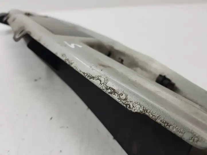 Renault Scenic I (1996 - 2003)   Верхняя часть панели радиаторов (телевизора)