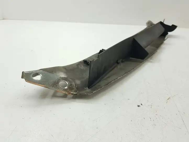 Renault Scenic I (1996 - 2003)   Верхняя часть панели радиаторов (телевизора)