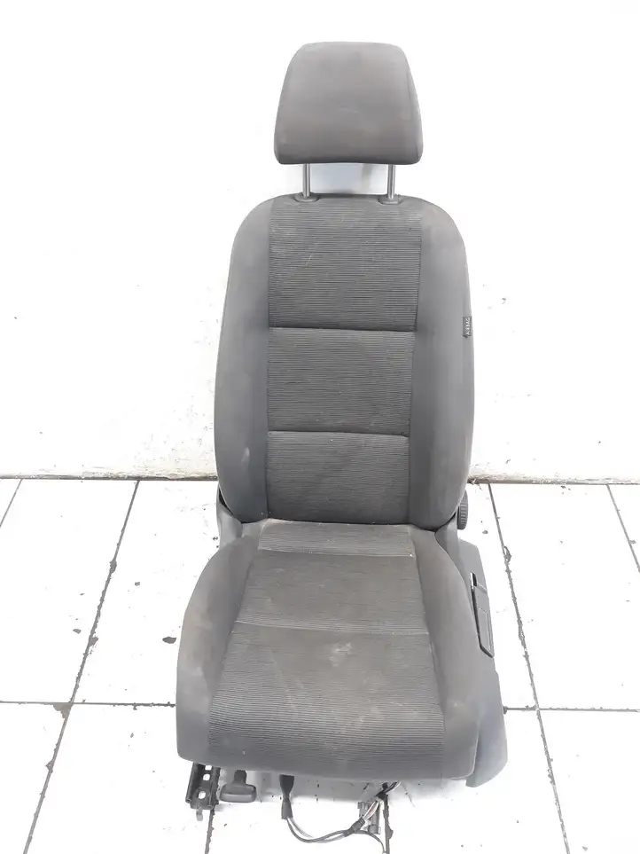Volkswagen Touran I (2003 - 2010) 1K4881105ME Переднее сиденье водителя — фото 1