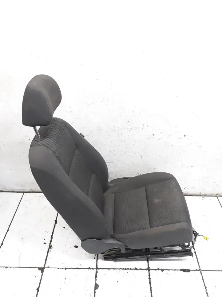 Volkswagen Touran I (2003 - 2010) 1K4881105ME Переднее сиденье водителя — фото 4