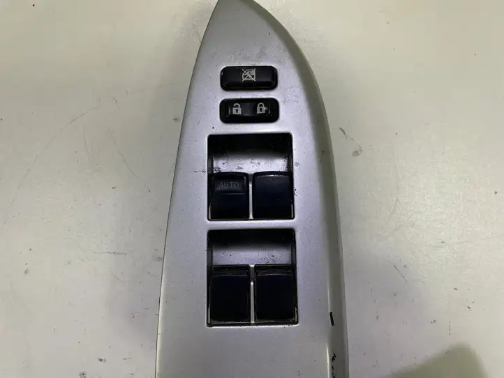 Toyota Corolla E140 E150 (2007 - 2013) Кнопка стеклоподъемников — фото 2