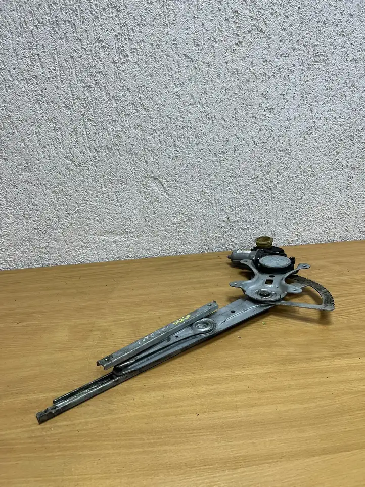 Toyota Corolla E120 E130 (2000 - 2004) 698200F010 Стеклоподъемник передней двери (комплект) — фото 1