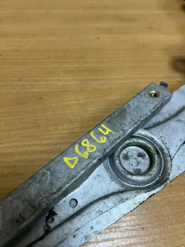 Toyota Corolla E120 E130 (2000 - 2004) 698200F010 Стеклоподъемник передней двери (комплект) — фото 3