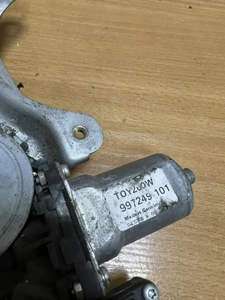 Toyota Corolla E120 E130 (2000 - 2004) 698200F010 Стеклоподъемник передней двери (комплект) — фото 4