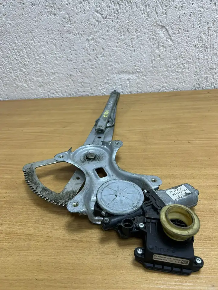 Toyota Corolla E120 E130 (2000 - 2004) 698200F010 Стеклоподъемник передней двери (комплект) — фото 5