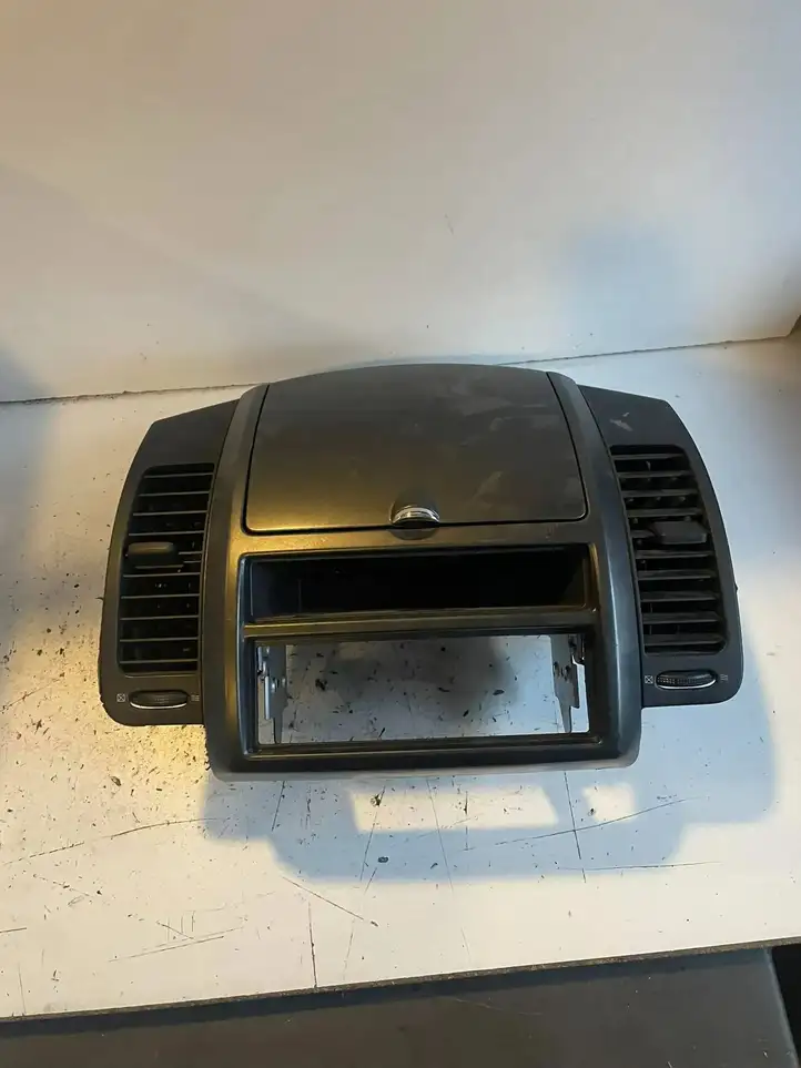Nissan Note (E11) (2006 - 2014) 6844759U000 Вещевой ящик — фото 1