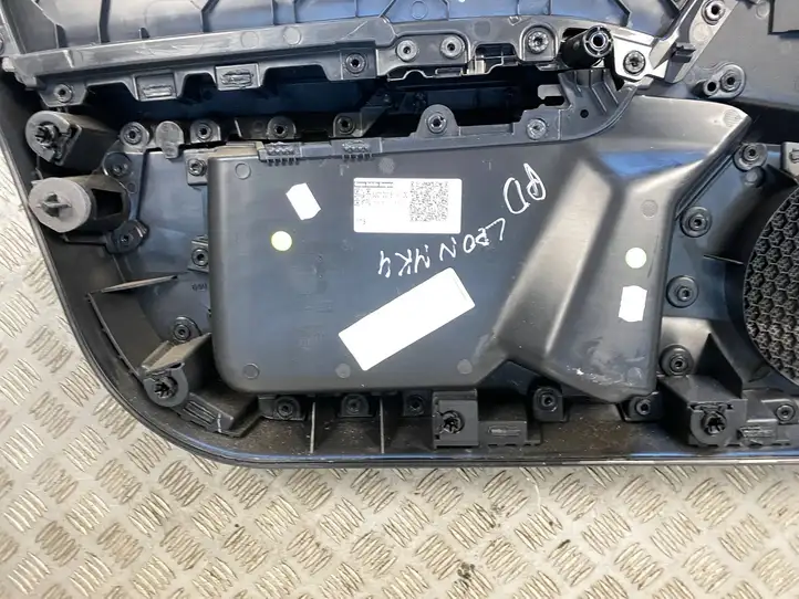 Seat Leon IV (2020 - ) 5FA867131 Обшивка раздвижной двери — фото 5
