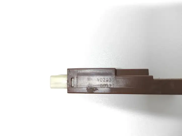 Toyota Prius (XW30) (2009 - 2015) V02131 Датчик удара SRS — фото 2
