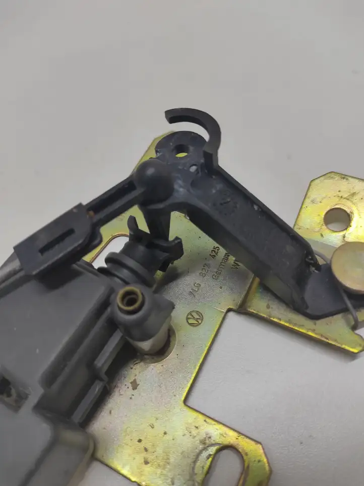 Volkswagen Touareg I (2002 - 2010)  7L6827425 Привод замка задней двери