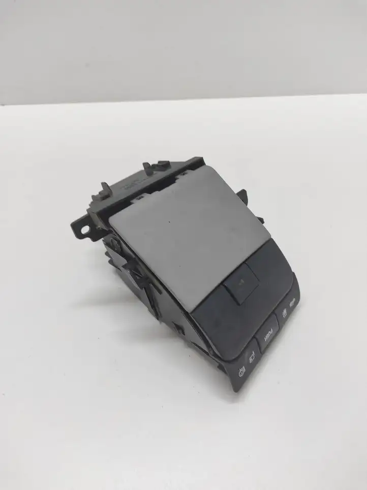 Lexus GS 300 350 430 450h (2004 - 2007) 8401030190 Вещевой ящик — фото 2