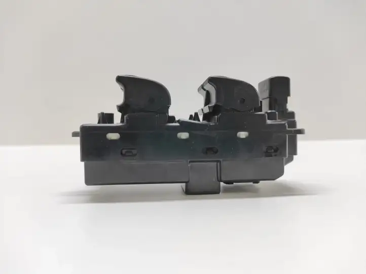 Mazda 6 (2002 - 2005) 514526 Кнопка стеклоподъемников — фото 2