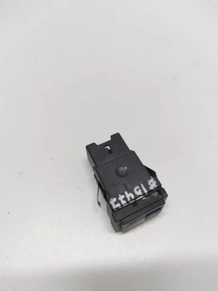 Mini One Cooper Coupe R56 (2004 - 2014) 7L5963563 Кнопка обогрева стекла — фото 2