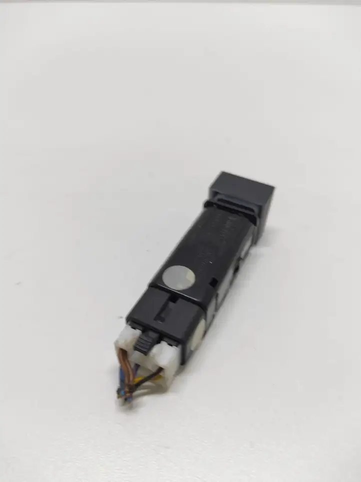 Hyundai Santa Fe (2005 - 2009) 621W05010 Кнопка обогрева стекла — фото 2