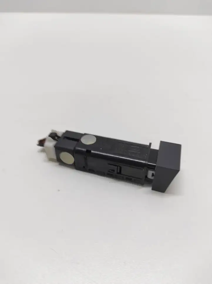 Hyundai Santa Fe (2005 - 2009) 621W05010 Кнопка обогрева стекла — фото 3