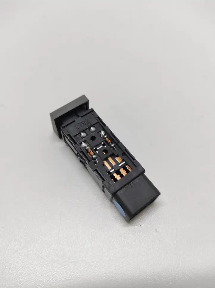 Hyundai Santa Fe (2005 - 2009) 621W05010 Кнопка обогрева стекла — фото 4