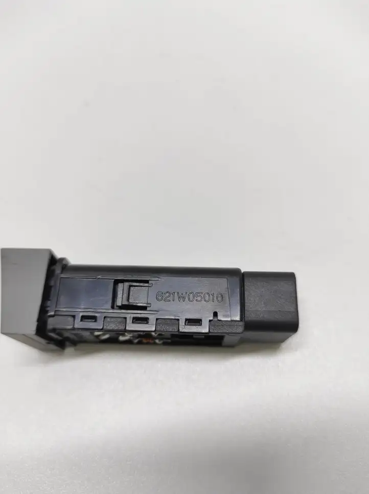 Hyundai Santa Fe (2005 - 2009) 621W05010 Кнопка обогрева стекла — фото 3