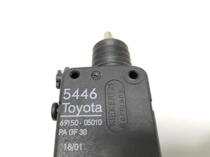 Toyota Avensis T220 (2000 - 2003) 6915005010 Актуатор замка задней двери — фото 3