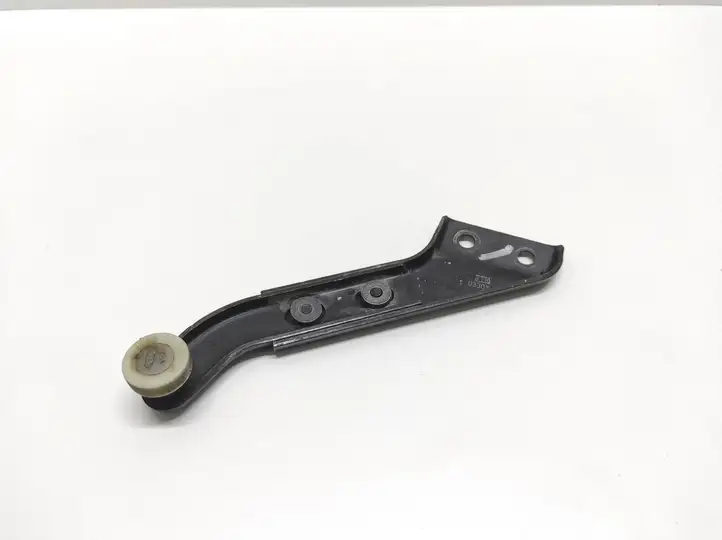 Volkswagen Transporter-Caravelle (2003 - 2009)  7H0843436B Верхняя направляющая ролика / верхняя петля