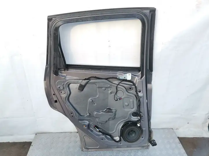 Ford C-MAX II (2010 - 2015) Задняя дверь — фото 3