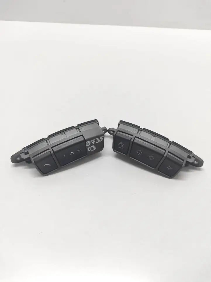 BMW 7 E65 E66 (2001 - 2008) 555288400 Кнопки на рулевом колесе — фото 1