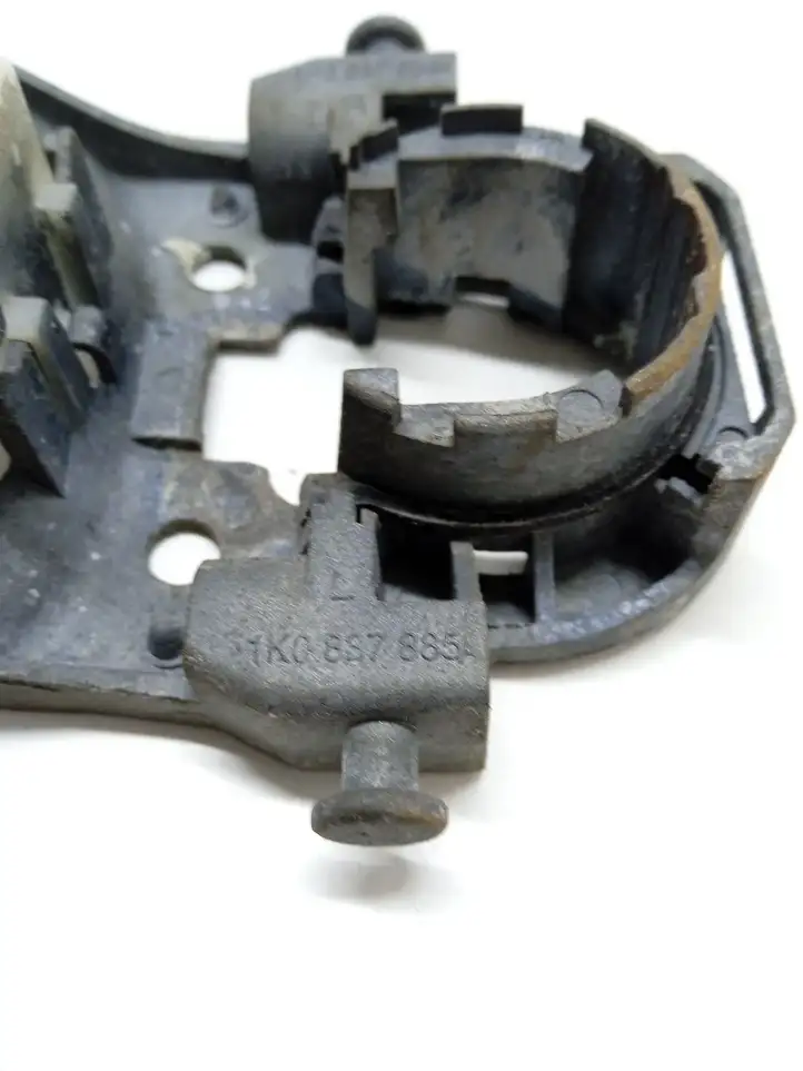 Volkswagen Jetta V (2005 - 2010) 1K0837885A Крепление наружной ручки передней двери — фото 4