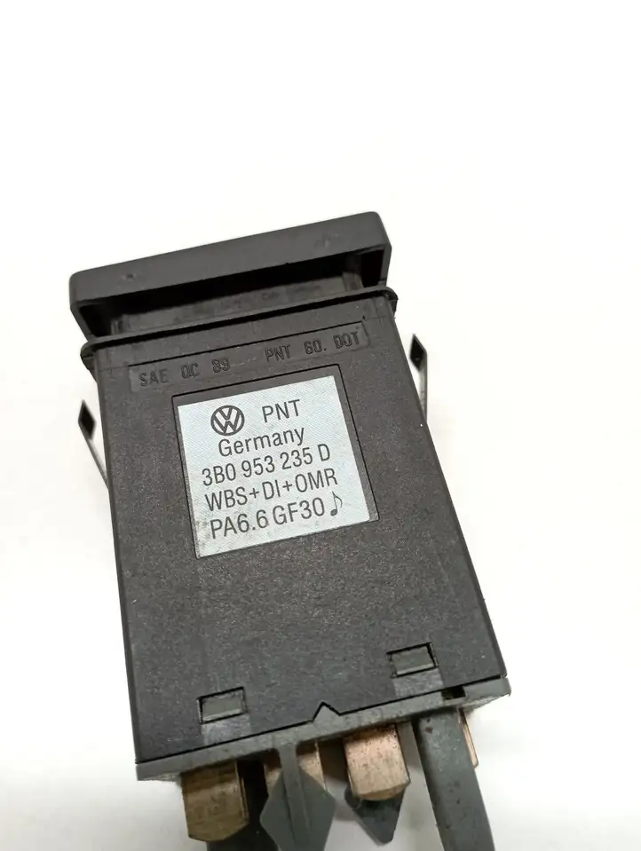 Volkswagen PASSAT B5.5 (2001 - 2005) 3B0953235D Включатель аварийных фонарей — фото 3