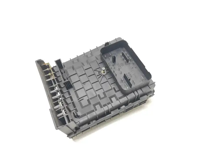 Skoda Octavia Mk2 (1Z) (2004 - 2013)  1K0937125A Ящик предохранителей (комплект)