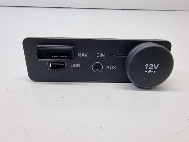 JX6319C166EA Jaguar F-Pace USB jungtis