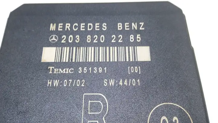 Mercedes-Benz C W203 (2000 - 2007) 2038202285 Блок управления дверью — фото 2