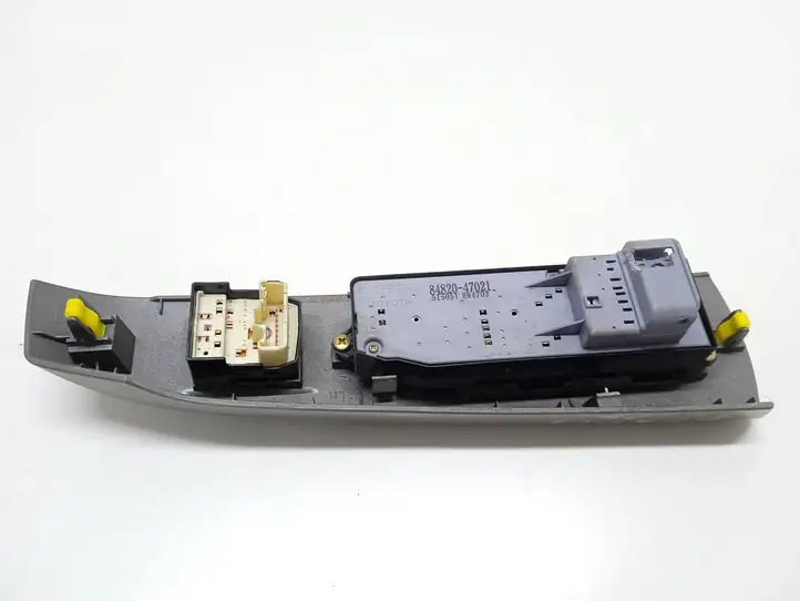 Toyota Prius (XW20) (2003 - 2009) 8482047021 Блок кнопок стеклоподъемников — фото 4