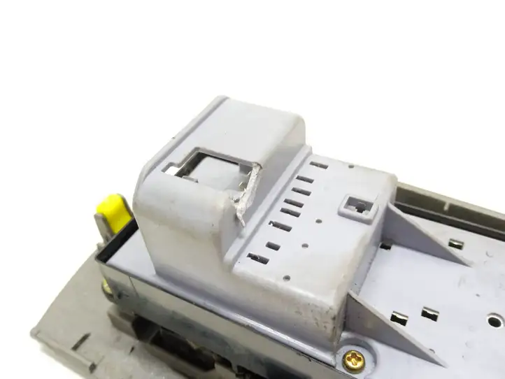Toyota Prius (XW20) (2003 - 2009) 8482047021 Блок кнопок стеклоподъемников — фото 6