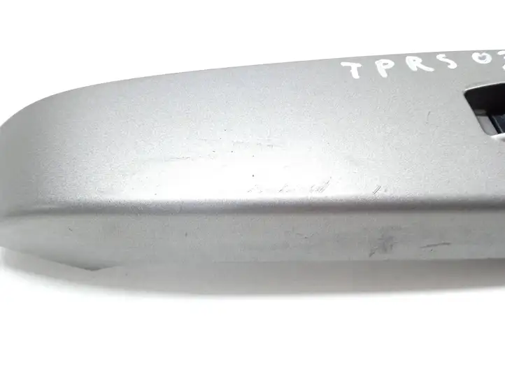 Toyota Prius (XW20) (2003 - 2009) 7423147080 Блок кнопок стеклоподъемников — фото 6