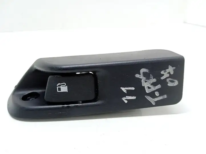 Toyota Prius (XW20) (2003 - 2009) Включатель открытия топливного бака — фото 1