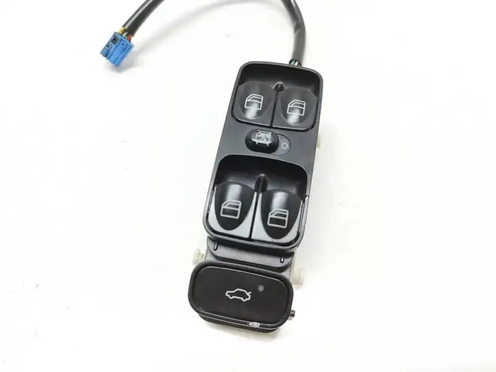 Mercedes-Benz C W203 (2000 - 2007) A2038210679 Блок кнопок стеклоподъемников — фото 1