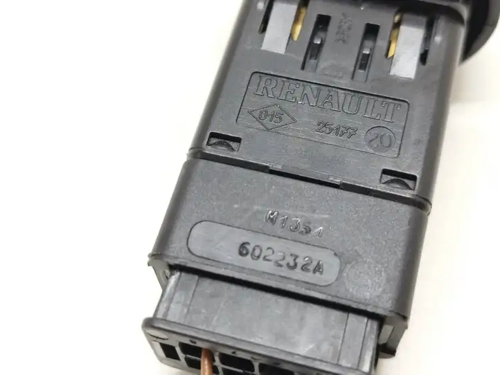 Dacia Sandero (2008 - 2012) 602232A Включатель аварийных фонарей — фото 2