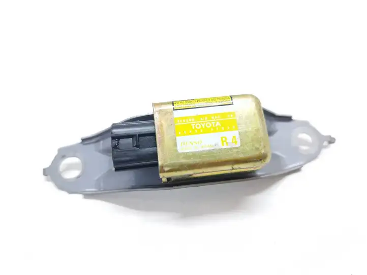 Toyota Prius (XW20) (2003 - 2009) 8983347030 Датчик удара SRS — фото 1