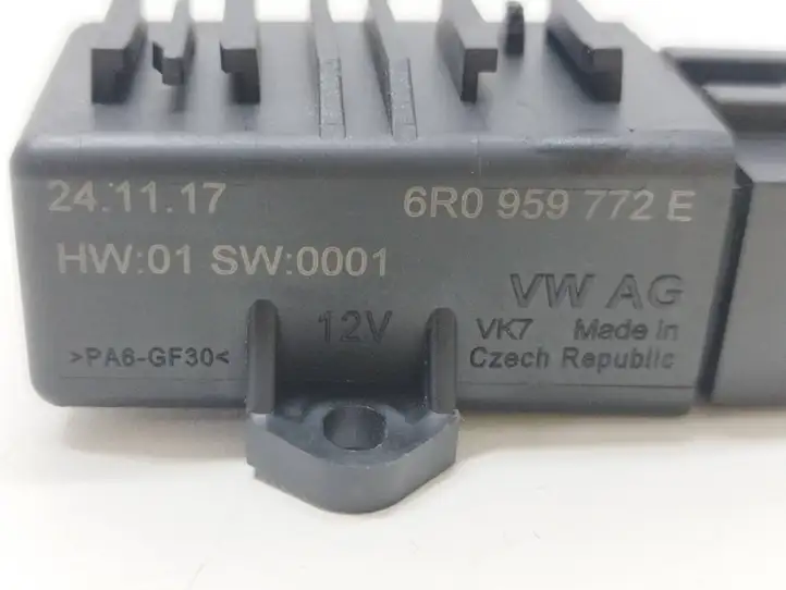 Skoda Fabia Mk3 (NJ) (2015 - 2021) 6R0959772E Реле обогрева — фото 2