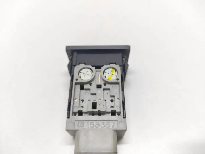 Toyota Corolla Verso AR10 (2004 - 2009) 153337 Кнопка обогрева стекла — фото 4