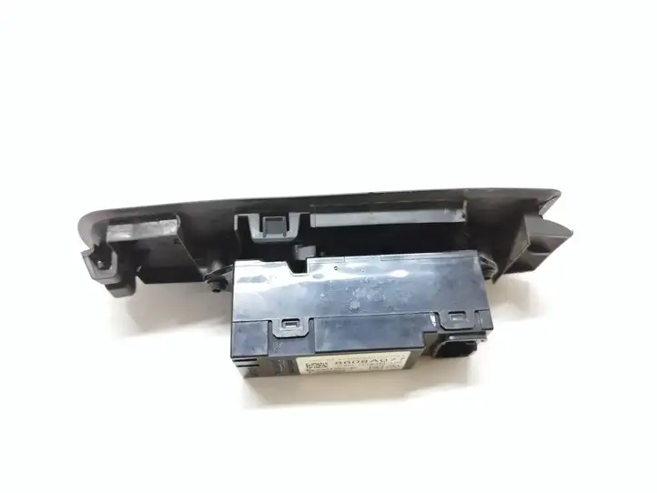 Mitsubishi Colt (2004 - 2008) 8608A077 Кнопка стеклоподъемников — фото 5