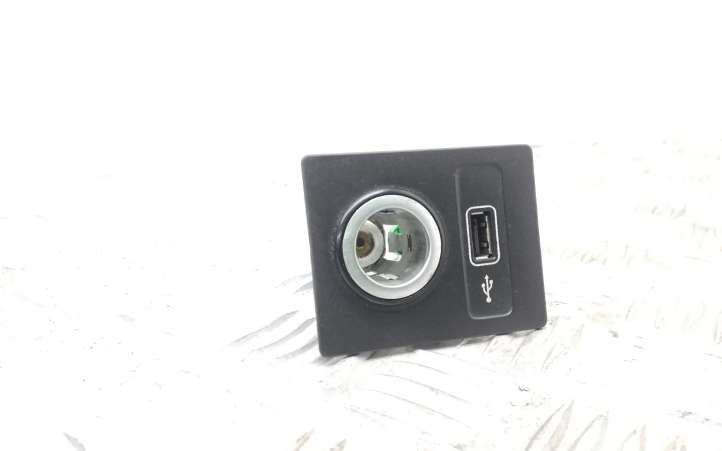 5Q0035726E Skoda Superb B8 (3V) USB jungtis