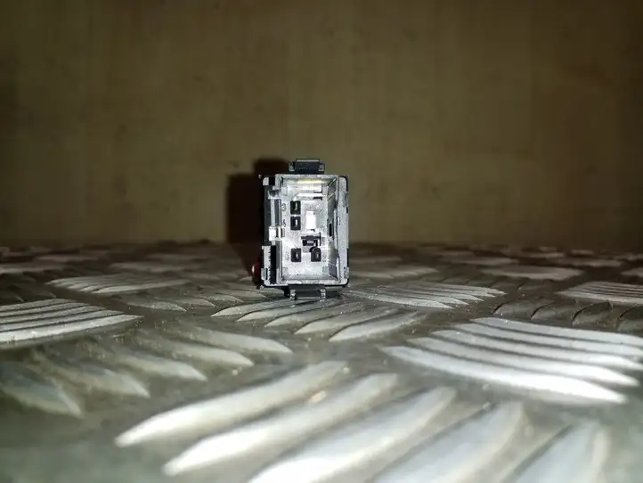 Volkswagen Transporter-Caravelle (2003 - 2009)  6Y0953235 Включатель аварийных фонарей