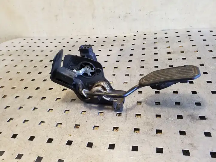 Toyota Corolla Verso AR10 (2004 - 2009) 8928152011 Педаль акселератора — фото 5