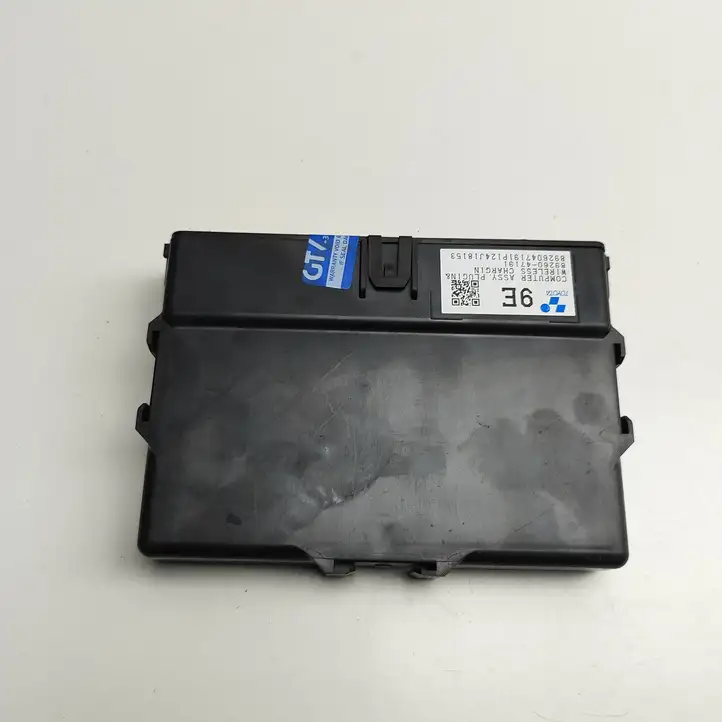 Toyota Prius xw60 (2023 - ) 8926047191 Модуль беспроводной зарядки — фото 3