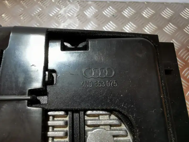Audi A8 S8 D5 (2017 - ) 4N0863075A Модуль беспроводной зарядки — фото 8