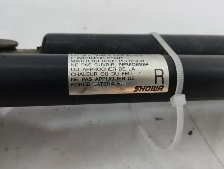 Mazda CX-7 (2009 - 2014)   Амортизатор задней крышки