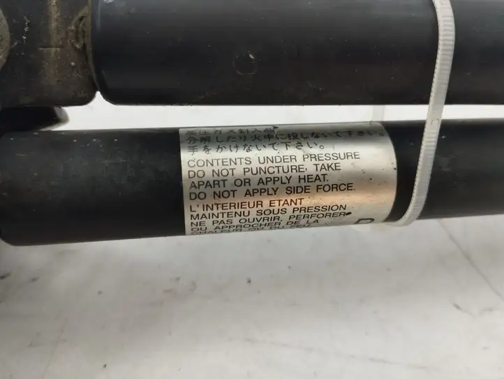 Mazda CX-7 (2009 - 2014)   Амортизатор задней крышки