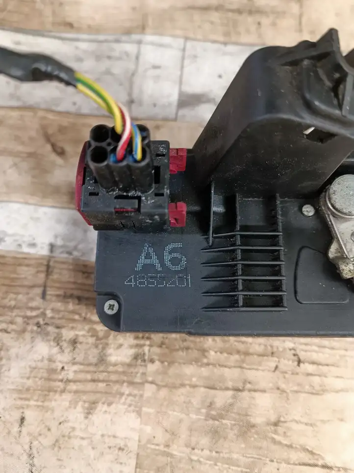 Saab 9-5 (2006 - 2010)  4855201 Замок задней двери