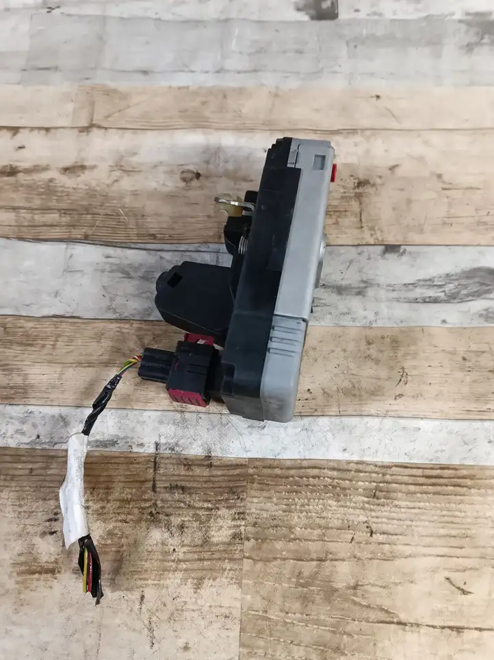 Saab 9-5 (2006 - 2010)  4855201 Замок задней двери