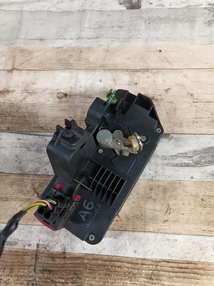 Saab 9-5 (2006 - 2010)  4855201 Замок задней двери